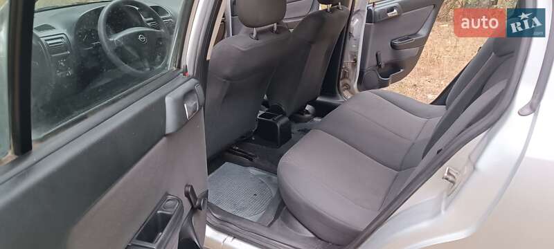 Хэтчбек Opel Astra 2007 в Зачепиловке