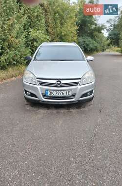 Універсал Opel Astra 2008 в Рівному