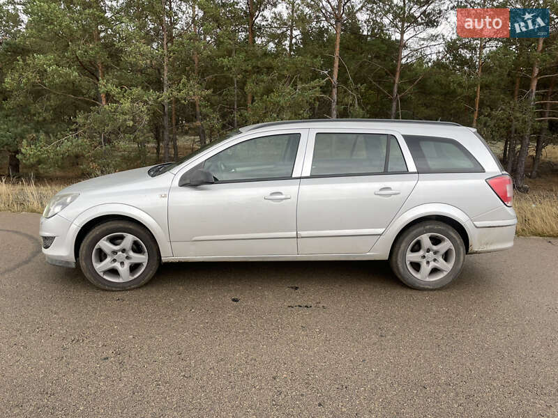 Универсал Opel Astra 2008 в Олевске
