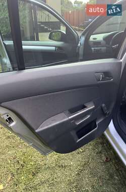 Универсал Opel Astra 2010 в 
