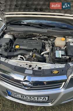 Универсал Opel Astra 2010 в 