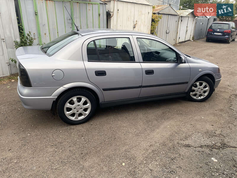 Седан Opel Astra 2002 в Черкассах