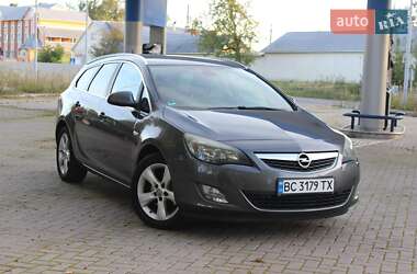 Универсал Opel Astra 2011 в Львове