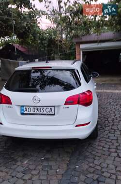 Универсал Opel Astra 2012 в 
