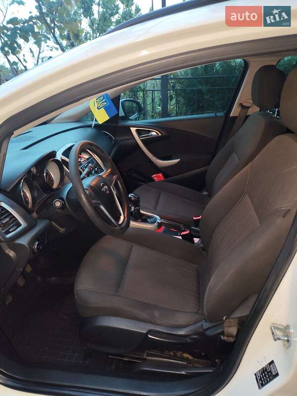Універсал Opel Astra 2012 в Горонді фото 3 Універсал Opel Astra 2012 в Горонді