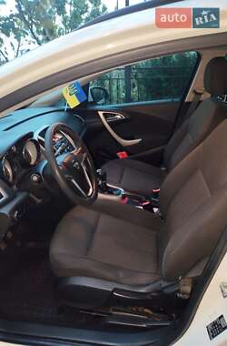Универсал Opel Astra 2012 в 