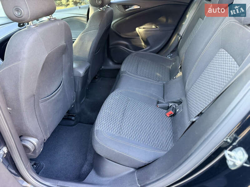 Универсал Opel Astra 2017 в Днепре