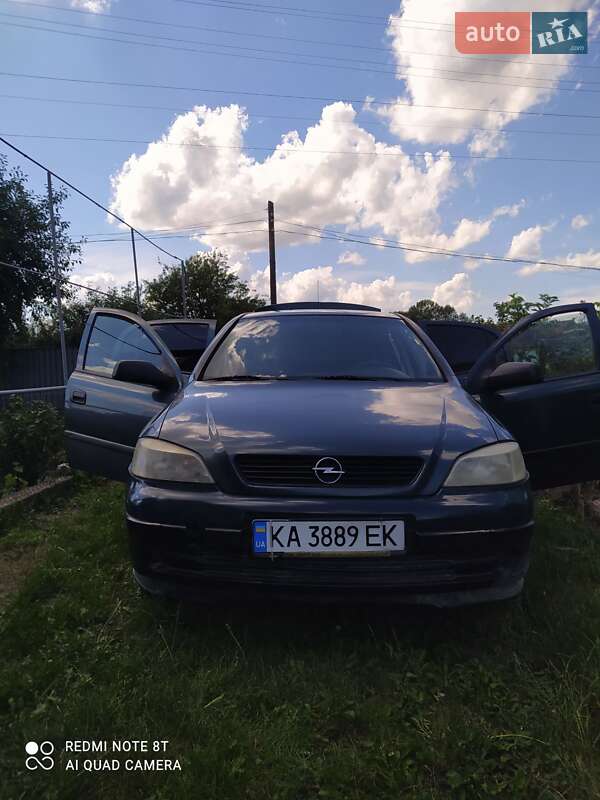 Седан Opel Astra 2004 в Городке