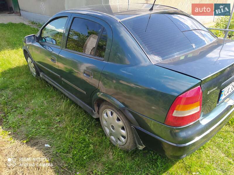Седан Opel Astra 2004 в Городке