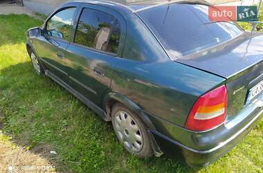 Седан Opel Astra 2004 в 