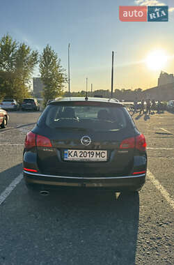 Универсал Opel Astra 2013 в 