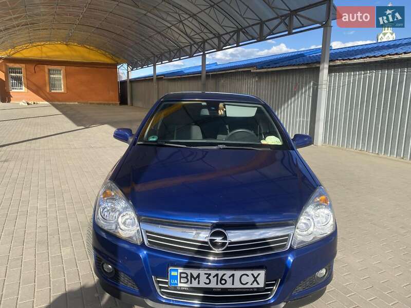 Седан Opel Astra 2009 в Ромнах