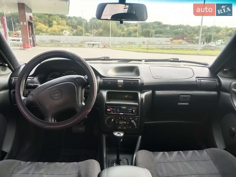 Хэтчбек Opel Astra 1995 в Лубнах