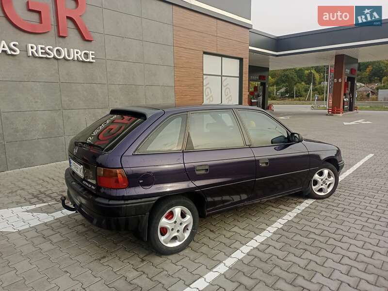 Хэтчбек Opel Astra 1995 в Лубнах
