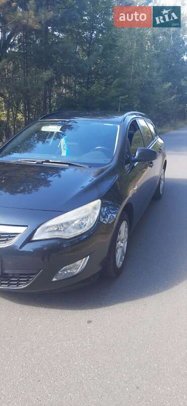 Универсал Opel Astra 2012 в 