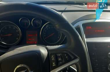 Универсал Opel Astra 2012 в 