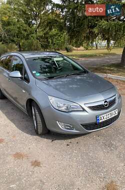 Универсал Opel Astra 2011 в Чугуеве