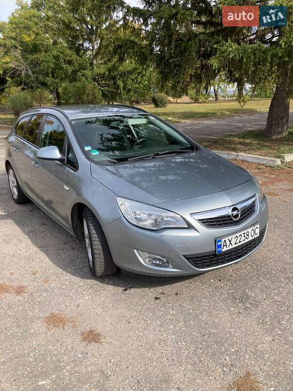 Opel Astra 2011 Opel Astra 2011