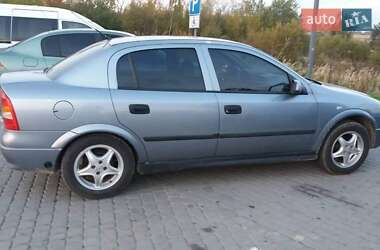 Хэтчбек Opel Astra 2006 в 