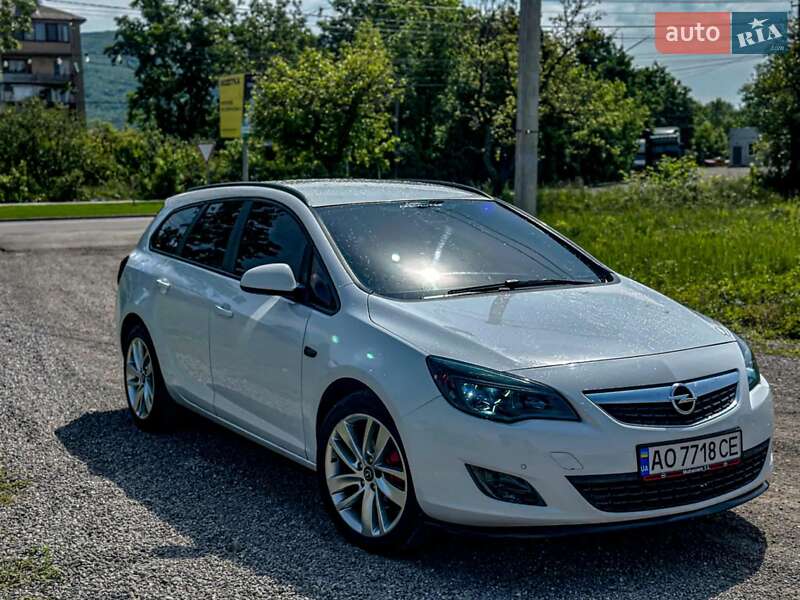 Opel Astra 2011