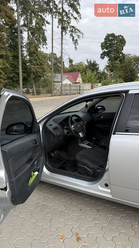 Универсал Opel Astra 2011 в Жашкове