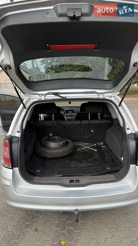 Универсал Opel Astra 2011 в Жашкове