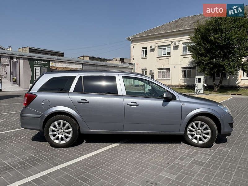 Универсал Opel Astra 2010 в Белой Церкви