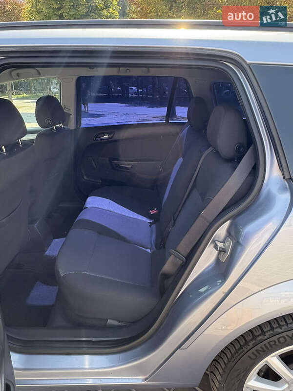 Универсал Opel Astra 2010 в Белой Церкви