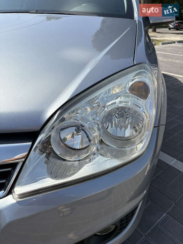 Универсал Opel Astra 2010 в Белой Церкви