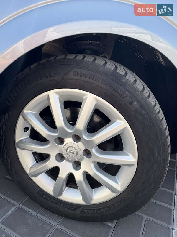 Универсал Opel Astra 2010 в Белой Церкви