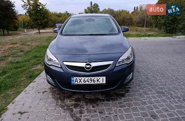Хэтчбек Opel Astra 2010 в 