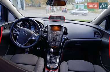 Хэтчбек Opel Astra 2010 в 