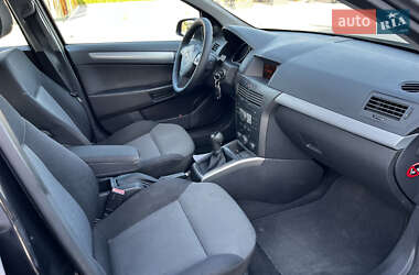 Универсал Opel Astra 2005 в 