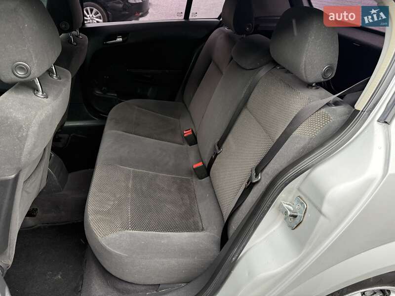 Хэтчбек Opel Astra 2006 в Межгорье