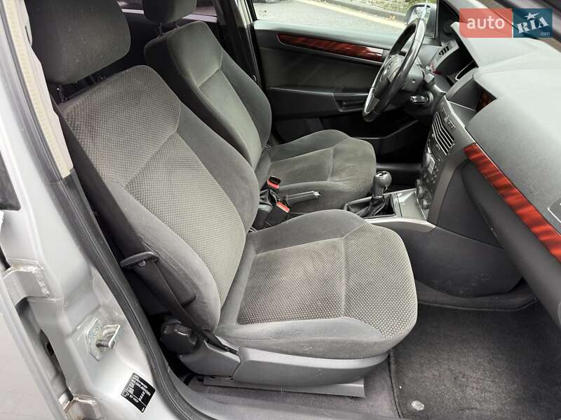 Хэтчбек Opel Astra 2006 в Межгорье