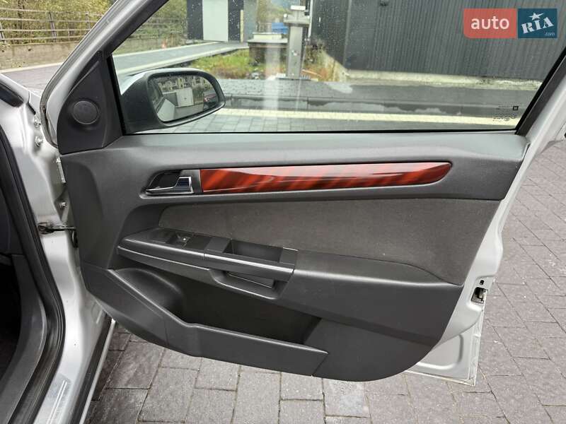 Хэтчбек Opel Astra 2006 в Межгорье
