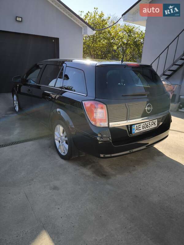 Универсал Opel Astra 2010 в Днепре