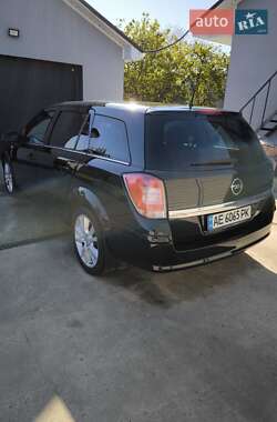 Универсал Opel Astra 2010 в 