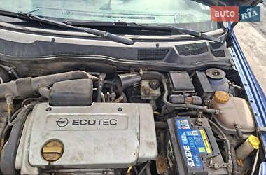 Хэтчбек Opel Astra 2006 в 