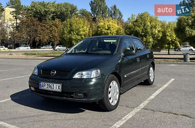 Хетчбек Opel Astra 2000 в 