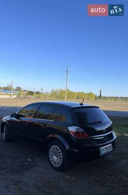 Хэтчбек Opel Astra 2006 в 