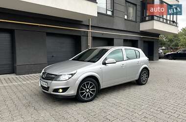 Хэтчбек Opel Astra 2012 в 