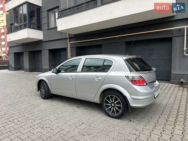 Хэтчбек Opel Astra 2012 в Тернополе