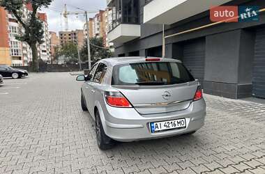 Хэтчбек Opel Astra 2012 в 