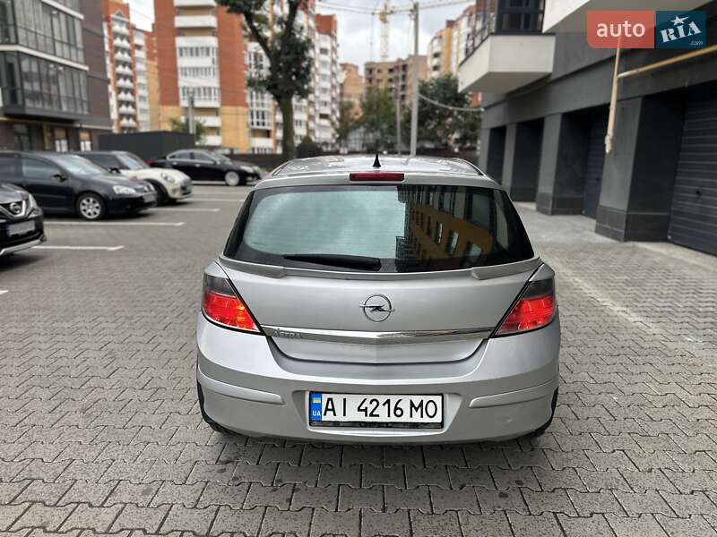 Хэтчбек Opel Astra 2012 в Тернополе