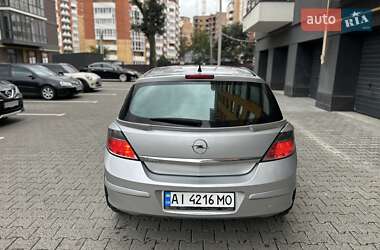Хэтчбек Opel Astra 2012 в 