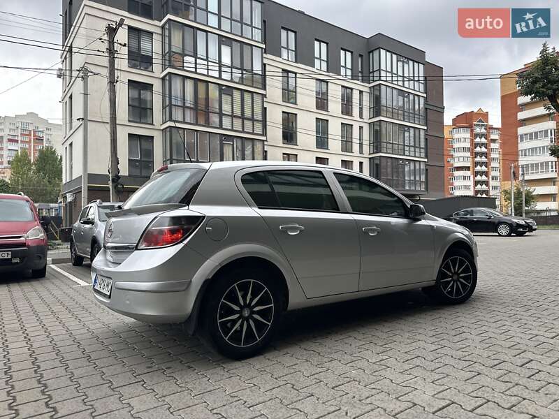 Хэтчбек Opel Astra 2012 в Тернополе