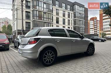 Хэтчбек Opel Astra 2012 в 