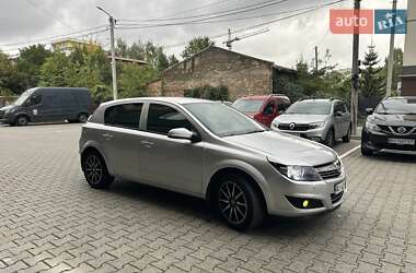 Хэтчбек Opel Astra 2012 в 