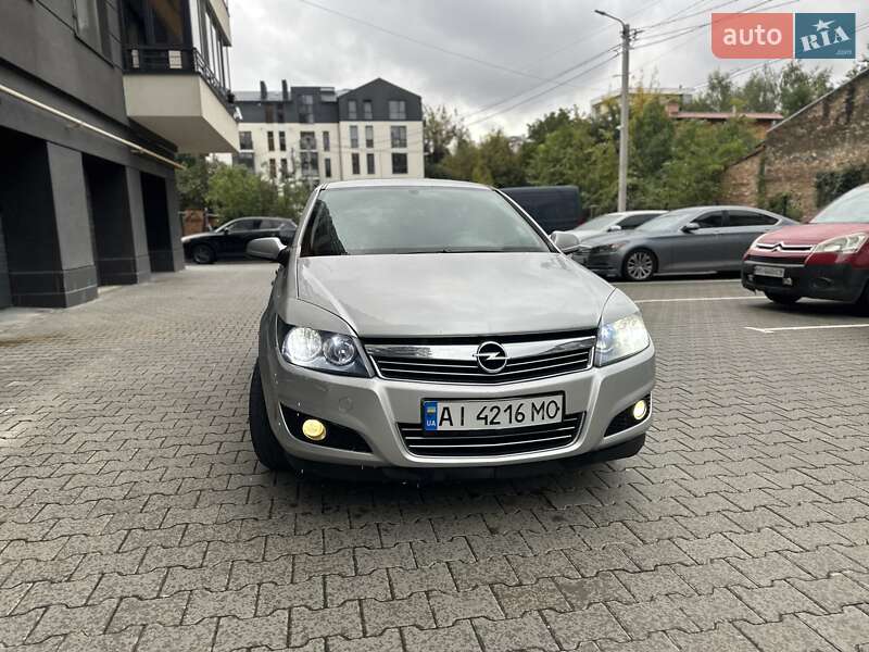 Хэтчбек Opel Astra 2012 в Тернополе
